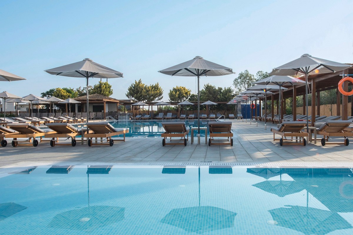 Hotel Sentido Amounda Bay , Pool mit Liegen