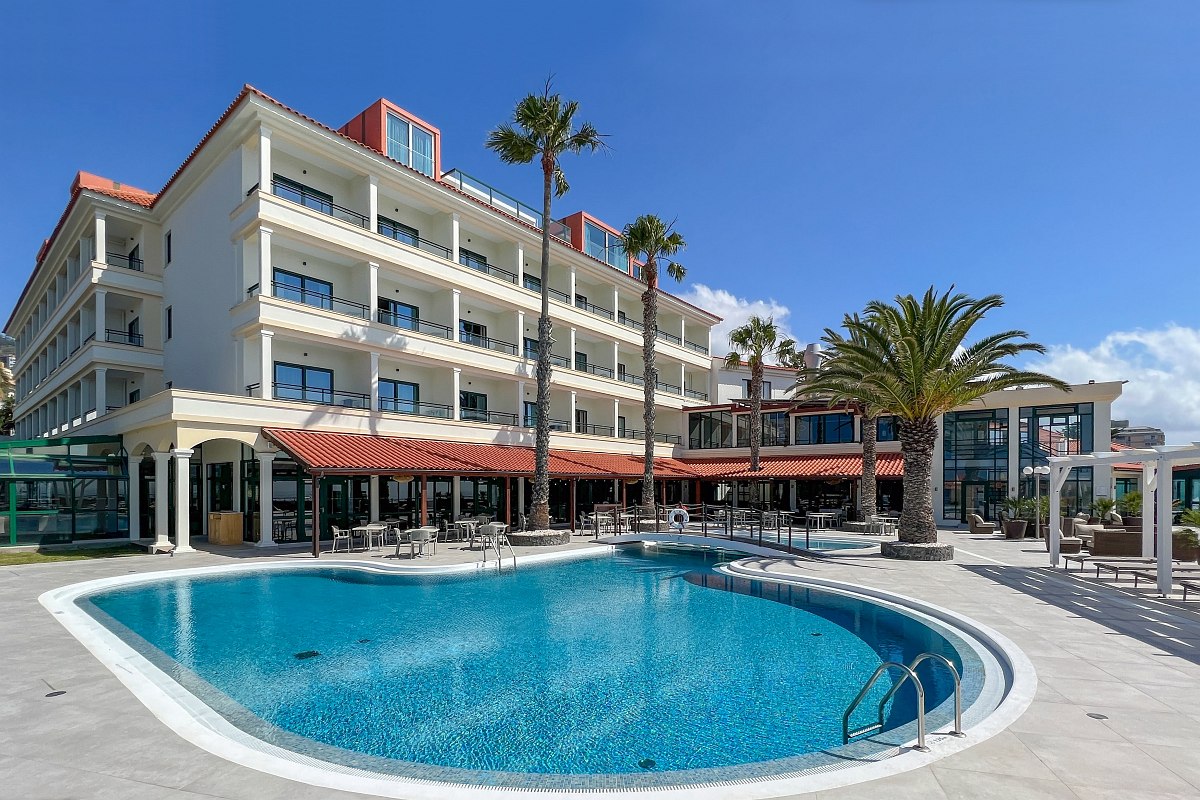 Hotel Sentido Galosol, Madeira, Frühstückstisch auf der Terrasse