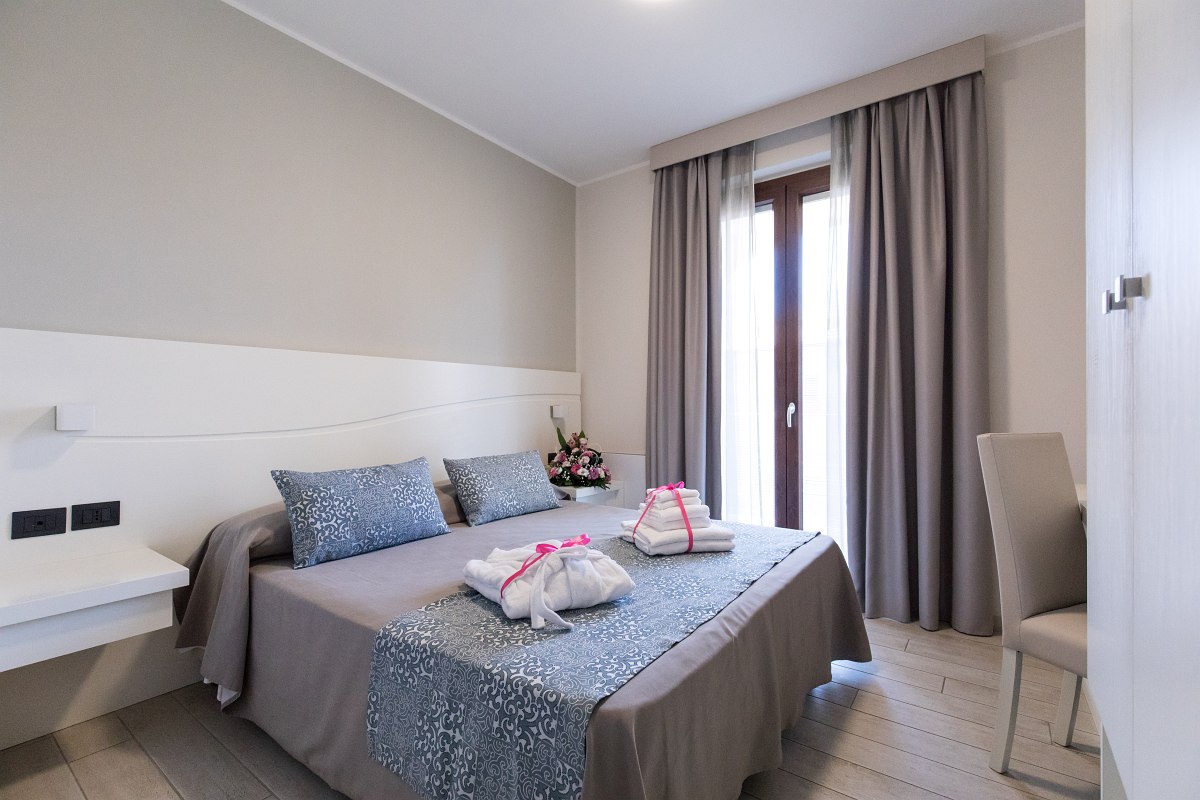 Doppelzimmer mit Meerblick im Sentido Michelizia Tropea Resort