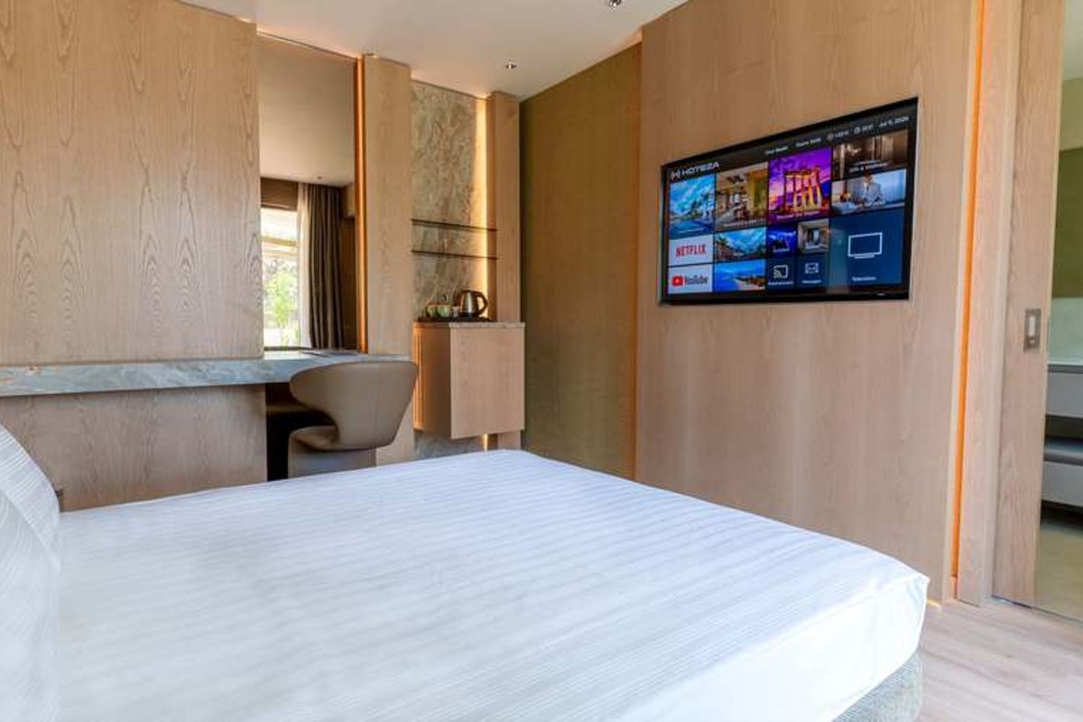Wohn- und Schlafbereich mit Smart-TV im Doppelzimmer Standard Big, Beispielbild