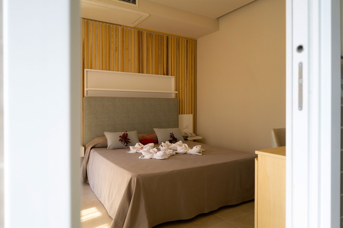 Double room comfort at Sentido Michelizia Tropea Resort