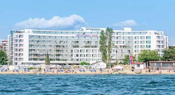  Hotel Sentido Neptun Beach, on the fine sandy beach, modern hotel in the background on the promenade with many sea view rooms.